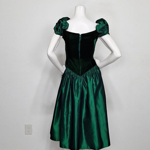 Vintage Union Made Velvet Taffeta Emerald Green Unique Midi Dress Size 4P - Picture 9 of 14